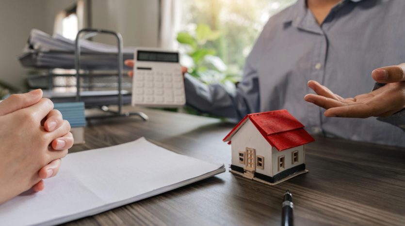 real estate agent explaining home valuation